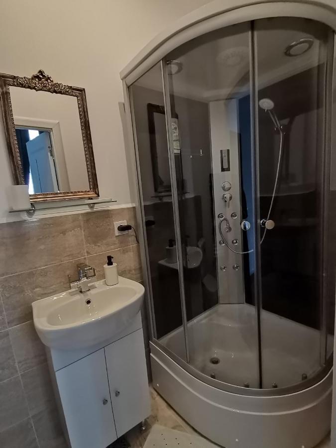 Appartement Casa J. Gusbeth à Braşov Extérieur photo